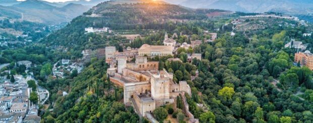 Alhambra & Nasrid Palaces Tour with Tickets