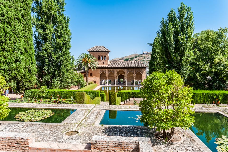 Granada Alhambra Nasrid Palaces Tour with Tickets