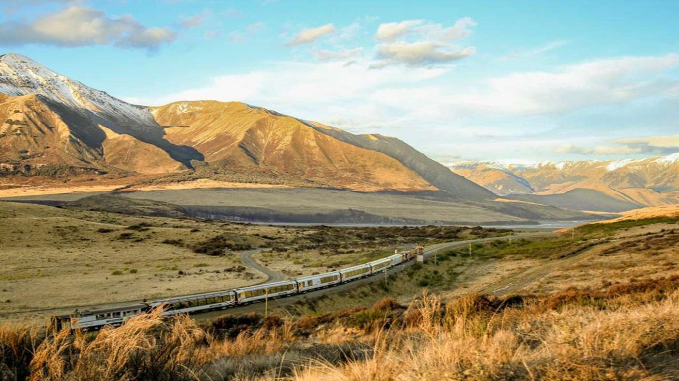 Arthur's Pass: TranzAlpine Train and Castle Hill Day Tour