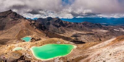 Hiking in volcanic areas New Zealand, Tongariro Alpine Crossing volcanic trail, New Zealand active volcanoes hiking