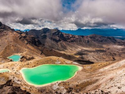 Hiking in volcanic areas New Zealand, Tongariro Alpine Crossing volcanic trail, New Zealand active volcanoes hiking